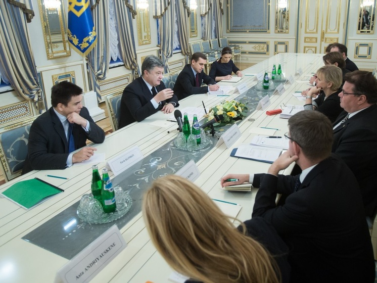 Порошенко обсудил с главами МИД Литвы и Швеции борьбу с терроризмом