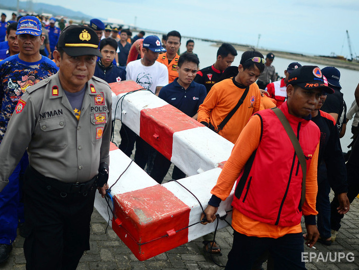 После крушения парома в Индонезии пропавшими без вести считаются более 70 человек