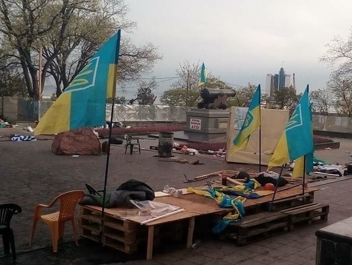 Неизвестные напали на палаточный городок участников акции "За Одессу без Труханова", есть пострадавшие 