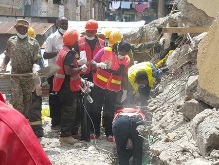 Под завалами рухнувшего дома в Кении спустя шесть дней найдена живая женщина