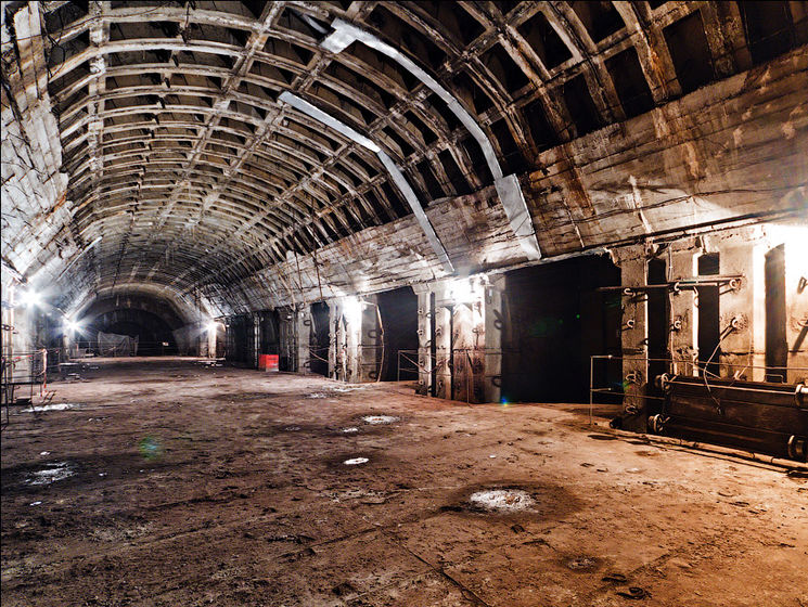 Завершение строительства станции киевского метро "Львовская брама" обсуждается с инвесторами