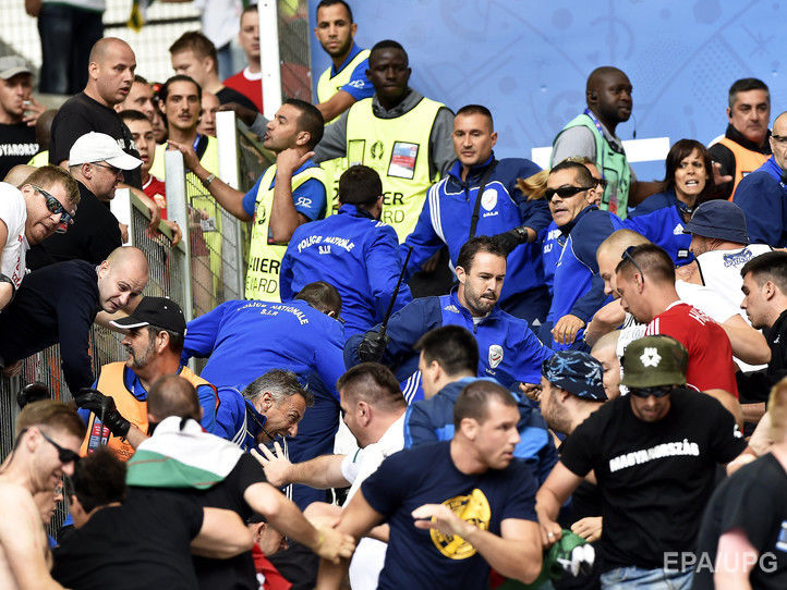 Венгерские фаны устроили драку с полицией на стадионе в Марселе