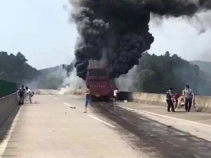 В Китае загорелся пассажирский автобус, семеро погибших