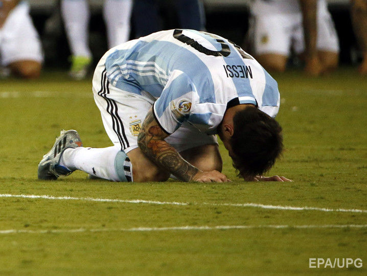 Плачущий Месси: реакция футболиста на проигрыш сборной Аргентины стала интернет-мемом