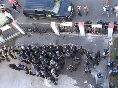 Полиция открыла два дела по факту столкновений под Оболонским райсудом Киева