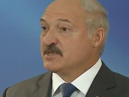 Лукашенко об акции белорусов на Паралимпиаде: Хорошо, что мужики предусмотрели под "тельняшкой" российский флаг