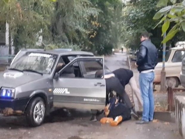 СБУ задержала в Запорожье банду автоугонщиков, куда входили женщины – следователи полиции