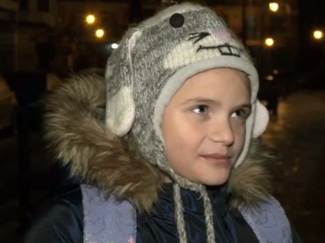 Девочка с видео на Андреевском спуске рассказала, что во время гололедицы упала 40 раз