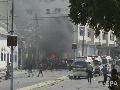В столице Сомали прогремел взрыв на оживленном перекрестке. Боевики хотели устранить комиссара полиции