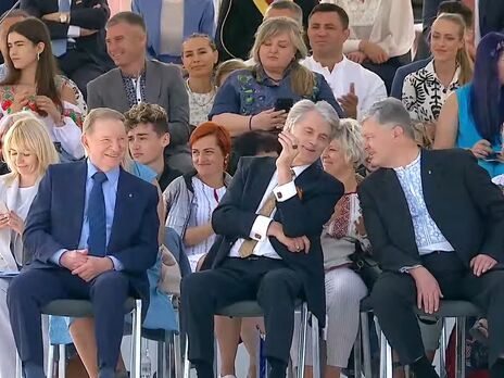 Зеленский на параде говорил о президентах Украины. Пошутил над Януковичем и не вспомнил Порошенко. Видео