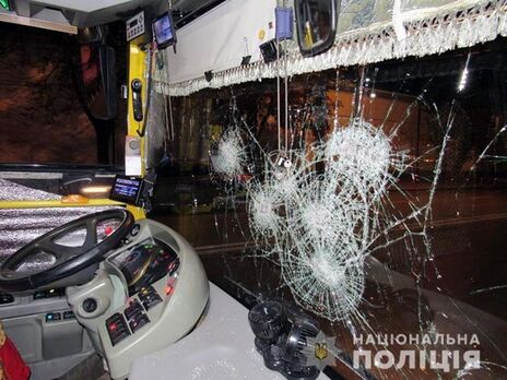 В столице двое пьяных киевлян разгромили троллейбус и избили водителя – полиция