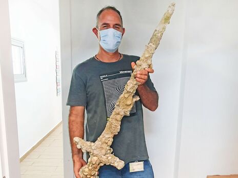 Дайвер нашел у побережья Израиля меч крестоносца. Артефакту около 900 лет