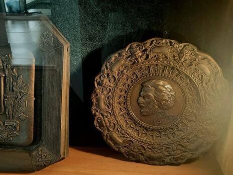 Уникальную коллекцию медальерного искусства из мариупольского музея захватчики вывезли в оккупированный Донецк – горсовет
