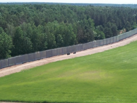 Польша установила 140-километровую стену на границе с Беларусью