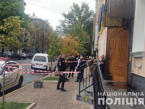 Мужчину, который пытался поджечь здания офиса омбудсмена и Верховного Суда в Киеве, приговорили к пяти годам тюрьмы