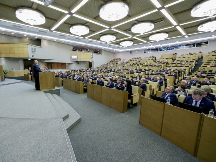 В Госдуме РФ уставшим женщинам-депутатам посоветовали научить мужей варить щи