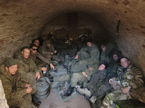 Российских контрактников, отказавшихся воевать, держали в подвалах на Донбассе. Они требуют привлечь своих командиров к уголовной ответственности