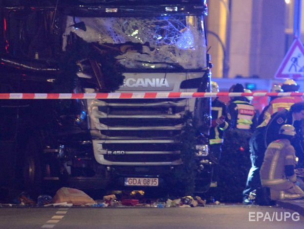 Полиция: В результате наезда грузовика на ярмарку в Берлине 45 человек госпитализированы