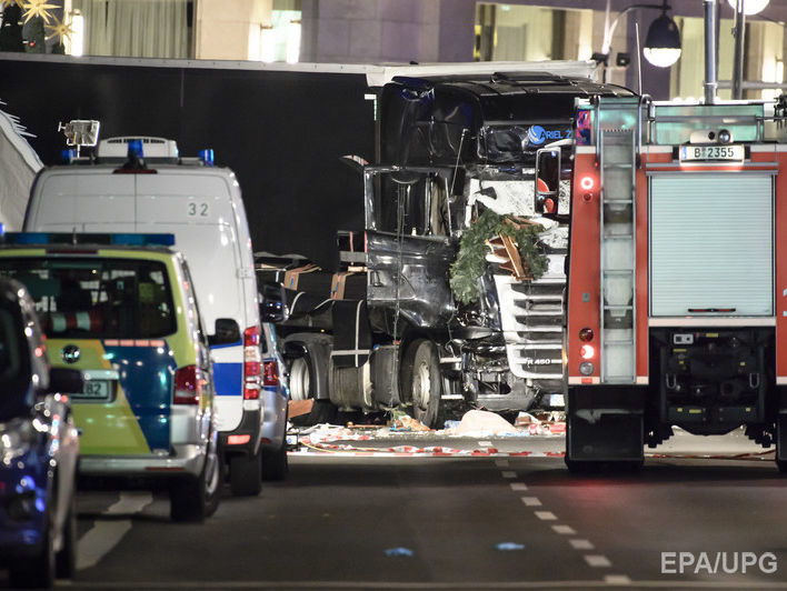 Полиция: Количество жертв наезда на ярмарку в Берлине увеличилось до 12