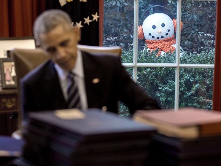 Сотрудники Белого дома расставили снеговиков для Обамы. Фоторепортаж