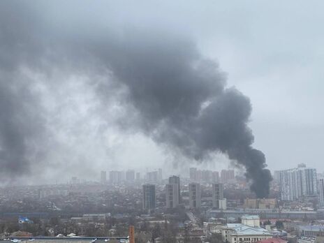 У Ростові-на-Дону горить будівля ФСБ. ЗМІ пишуть про детонацію боєприпасів