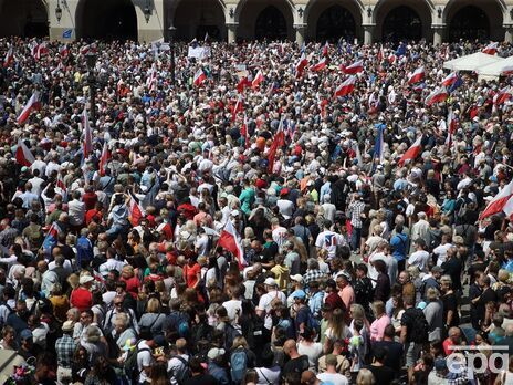 У Польщі опозиція організувала антиурядовий протест. На нього прийшло до пів мільйона людей
