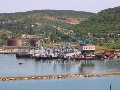 Оккупанты начали незаконную утилизацию захваченных в 2014 году украинских военных кораблей – представительство президента в Крыму