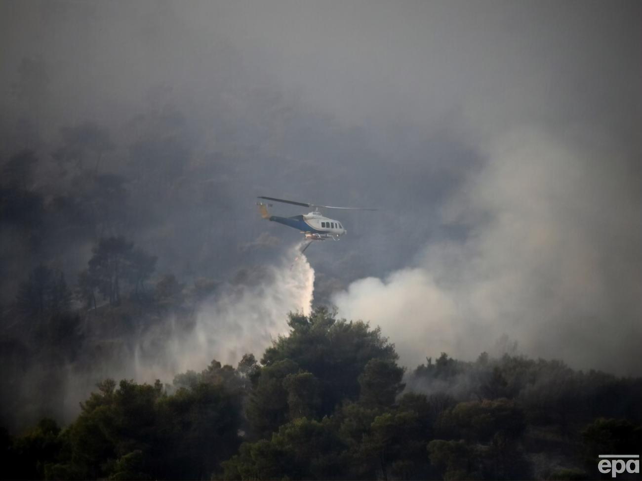 Через спеку почалися масштабні лісові пожежі у Греції. З острова Родос евакуювали 30 тис. людей. Фоторепортаж