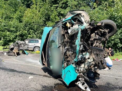 В Полтавской области столкнулись маршрутка и легковой автомобиль: погибли два человека, пострадали 11