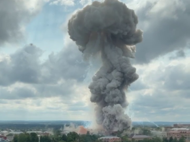 Появилось видео момента взрыва на заводе под Москвой. В РФ назвали его причину