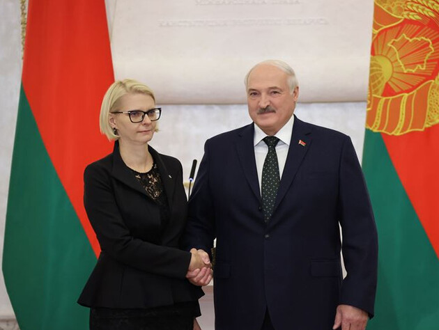 Посол Венгрии вручила верительные грамоты самопровозглашенному Лукашенко. Это первая страна ЕС, которая сделала это с 2020 года
