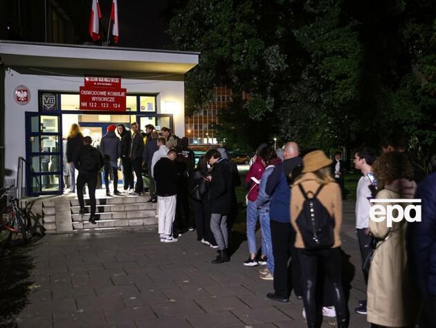 Выборы в Польше. В Варшаве и Кракове голосование продолжалось до полуночи, во Вроцлаве – до трех ночи