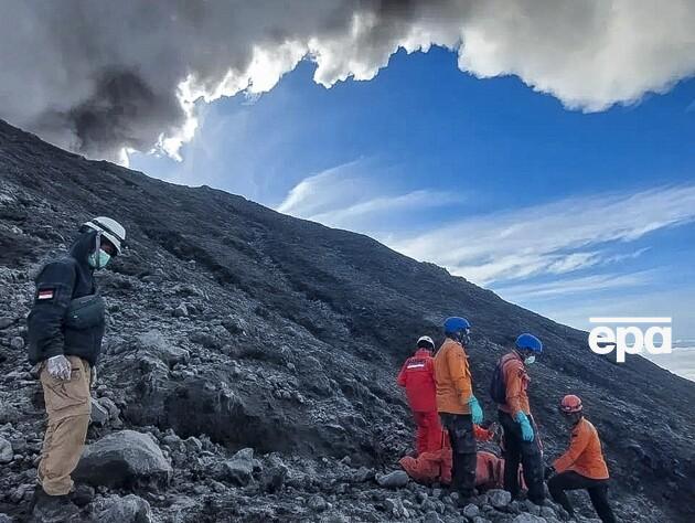 В Індонезії через виверження вулкана загинуло вже 22 людини