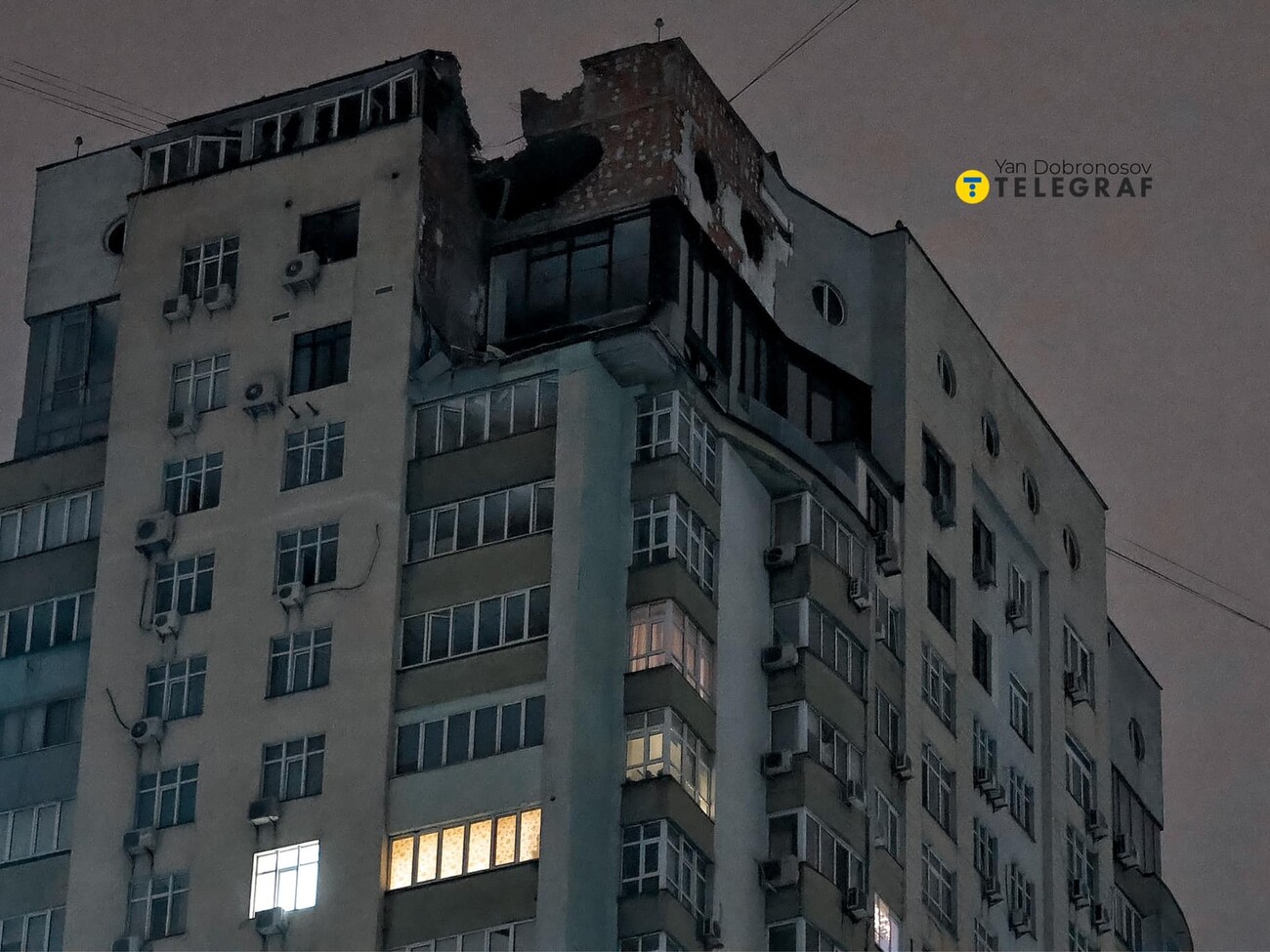 Пожежі, руйнування, постраждалі. Наслідки атаки дронів у трьох районах Києва. Фоторепортаж