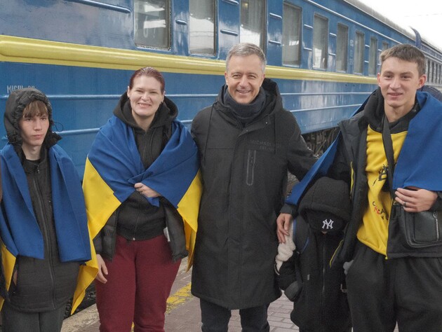 Україна повернула з окупації трьох дітей