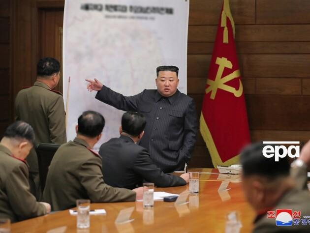 Ким Чен Ын приказал военным и производителям оружия ускорить подготовку к войне
