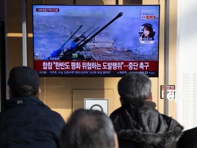 Військові КНДР випустили приблизно 200 снарядів у бік Південної Кореї. Південнокорейська влада оголосила евакуацію із прикордонного острова