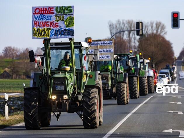 В Германии бастуют фермеры. Они перекрыли часть автобанов, требуя сохранения субсидий на сельское хозяйство
