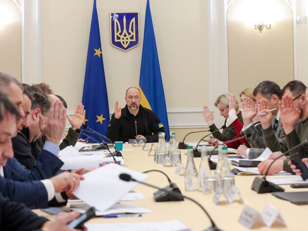 Кабмин выделил дополнительно около 800 млн грн на первоочередные нужды обороны Украины
