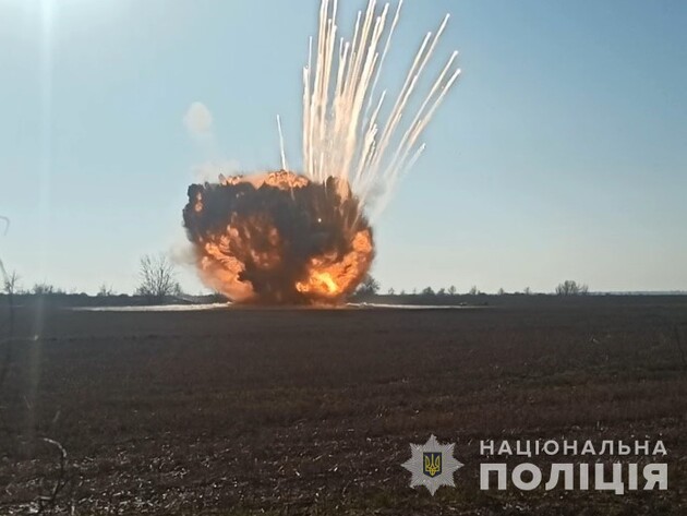 Полиция показала уничтожение крылатой ракеты Х-101 в Херсонской области. Видео