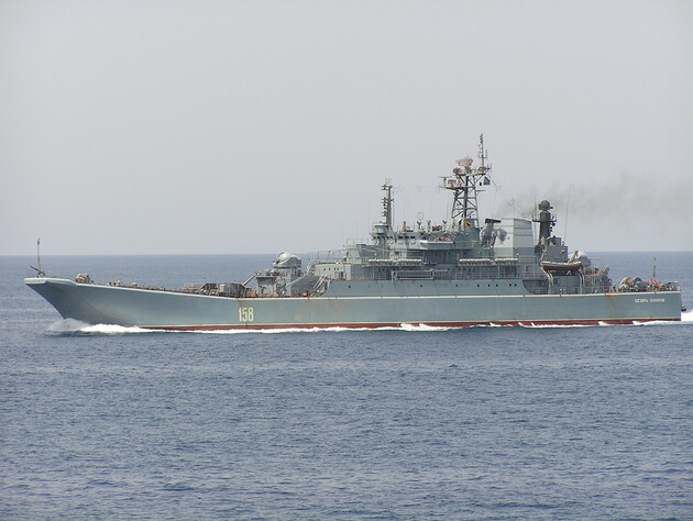 Партизаны засекли большой десантный корабль оккупантов, который пришел в Севастополь. Фото