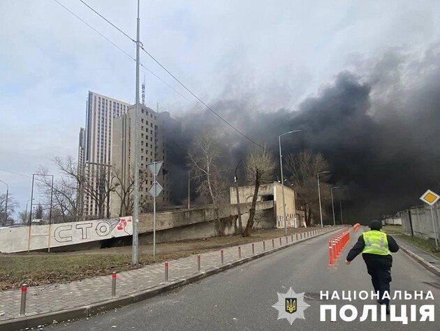Ракетная атака РФ. В Киеве пожар в многоэтажке, пылает СТО, госпитализированы шесть человек – мэр