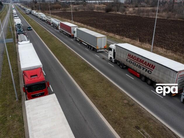 Польские фермеры перекрыли движение грузовиков на границе с Украиной на четырех пропускных пунктах
