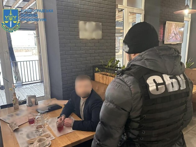 В Кропивницком задержали руководителя театра, который трудоустраивал за $3,5 тыс. В полиции пояснили причину