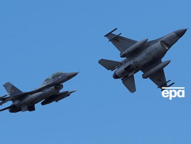 Появилось видео полетов украинских пилотов на F-16 в Дании