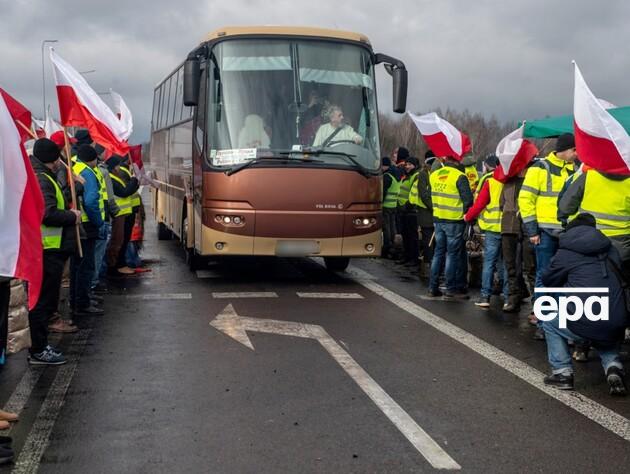 Польські протестувальники повністю перекрили рух транспорту в пункті пропуску 