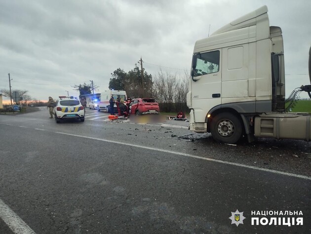В Одесской области в ДТП с грузовиком погибли женщина и двое детей – полиция