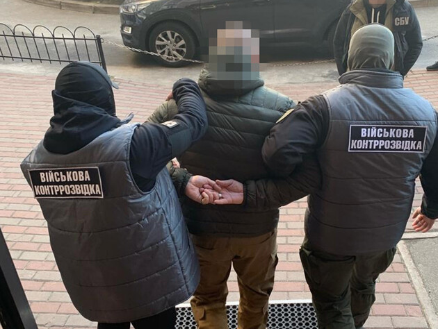 СБУ заявила о задержании работника Киевской ОВА, который хотел шпионить за десантниками под видом капеллана