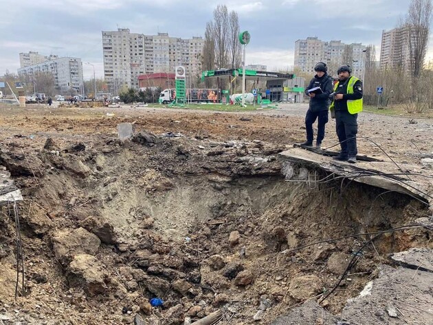 В Харькове семеро погибших, полностью разрушена АЗС. В Нацполиции показали фото последствий ночных ударов