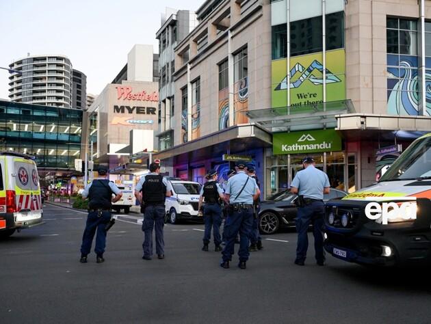 В Австралії в торговельному центрі чоловік із ножем убив шістьох осіб, його зупинила поліцейська
